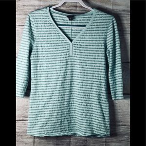 Eddie Bauer V Neck Top Size: Large